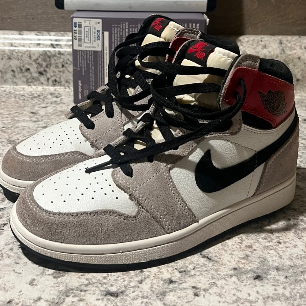 Jordan 1 Retro High OG smoke grey
